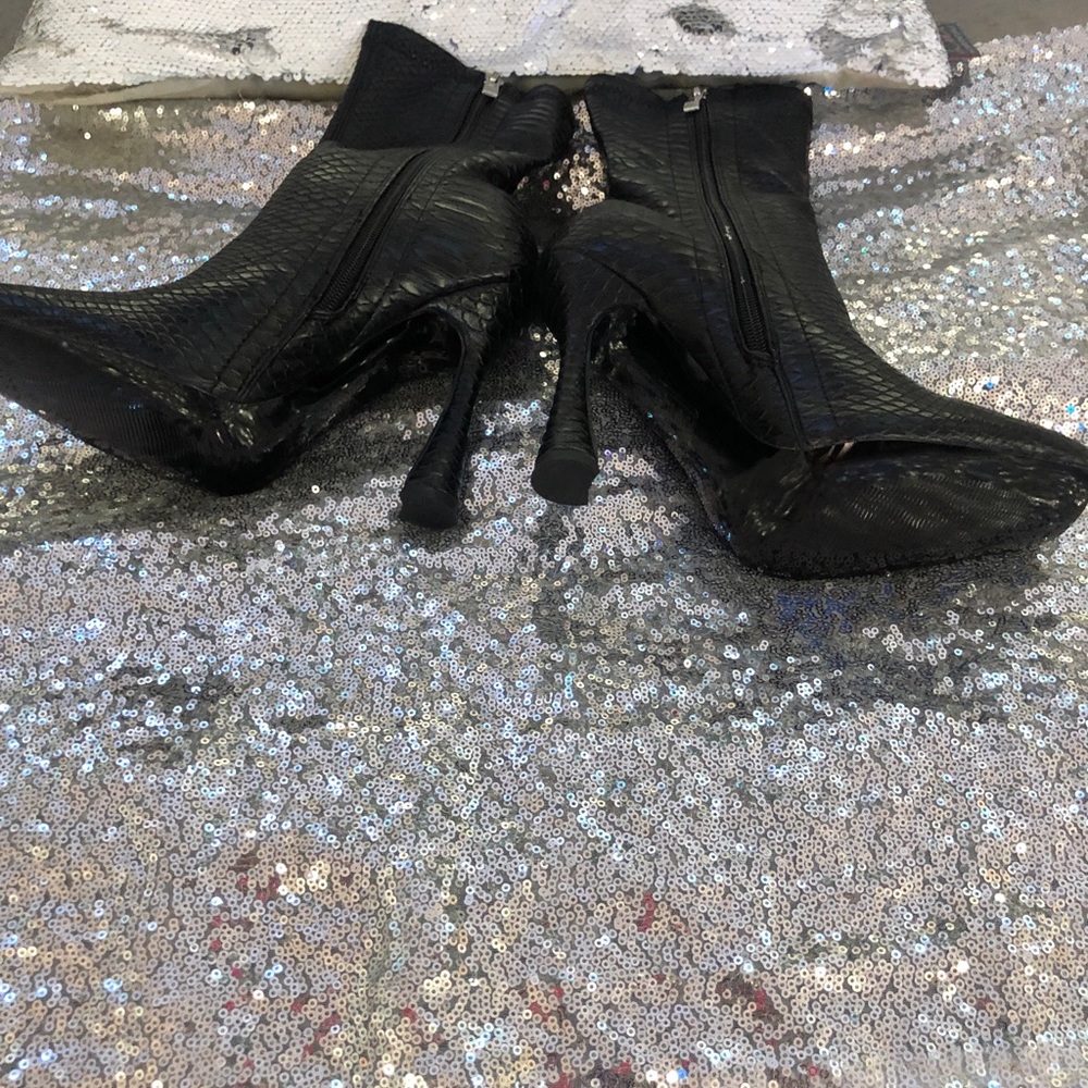 Black Azalea ankle boots size 8